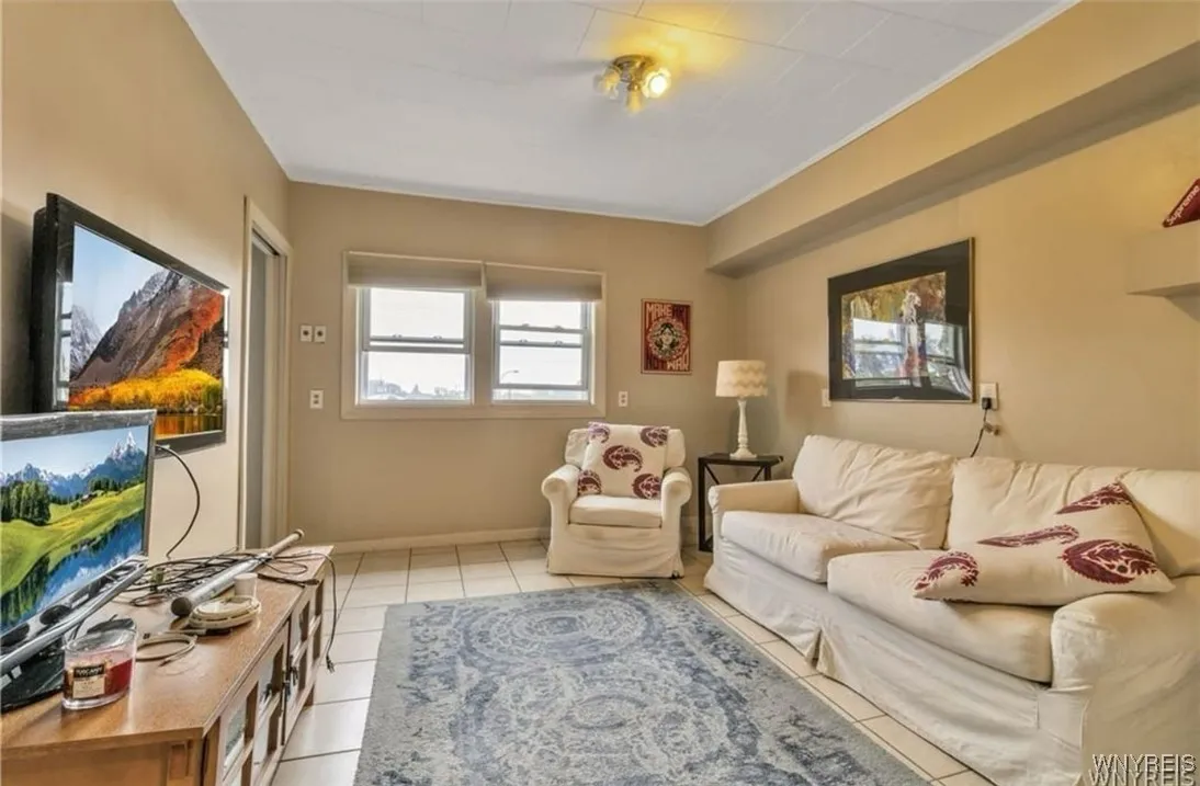 2287 Niagara Street, Buffalo, New York 14207, Buffalo, New York 14207, 6 Bedrooms Bedrooms, 9 Rooms Rooms,3 BathroomsBathrooms,Residential Lease,For Rent,2287 Niagara Street, Buffalo, New York 14207,B1622565