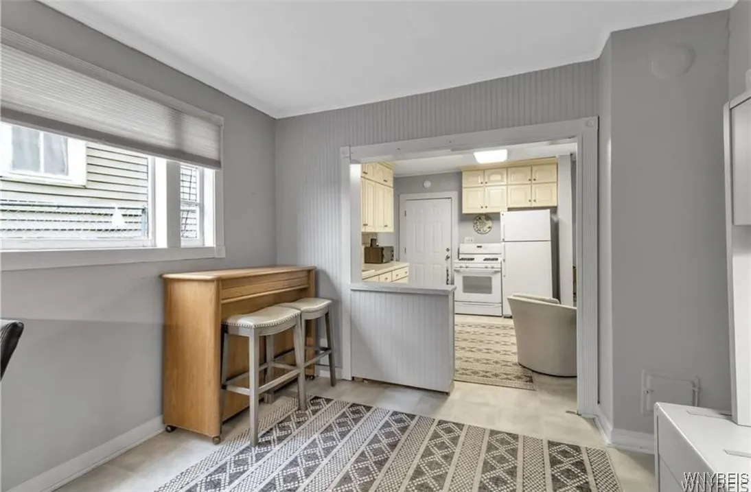2287 Niagara Street, Buffalo, New York 14207, Buffalo, New York 14207, 6 Bedrooms Bedrooms, 9 Rooms Rooms,3 BathroomsBathrooms,Residential Lease,For Rent,2287 Niagara Street, Buffalo, New York 14207,B1622565