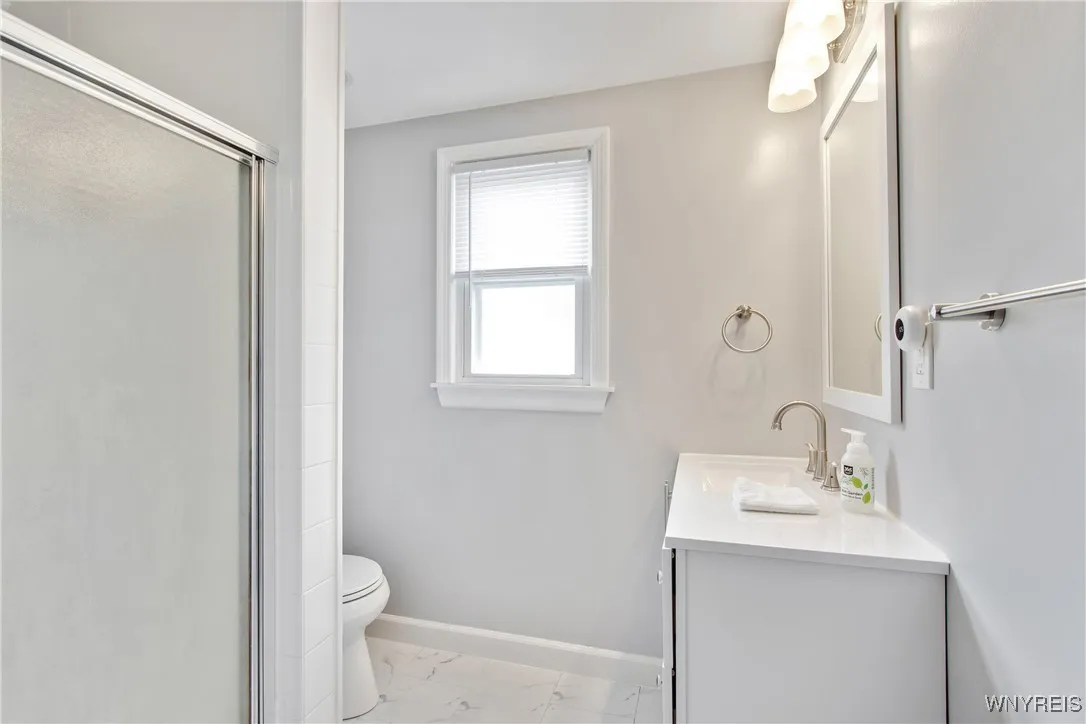 Upstairs full bath