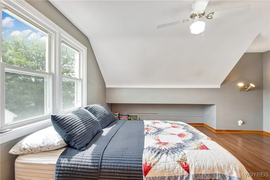 Upstairs bedroom 2