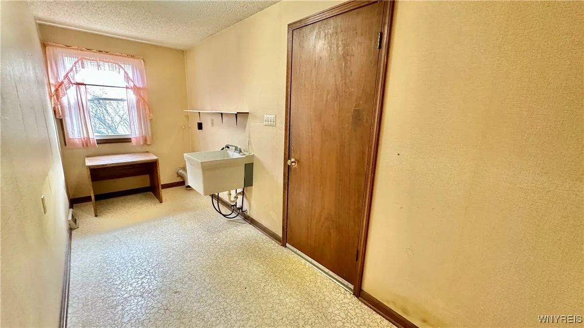 349 Howard Drive, Porter, New York 14174, Porter, New York 14174, 4 Bedrooms Bedrooms, 12 Rooms Rooms,2 BathroomsBathrooms,Residential,Closed,349 Howard Drive, Porter, New York 14174,0,B1623480