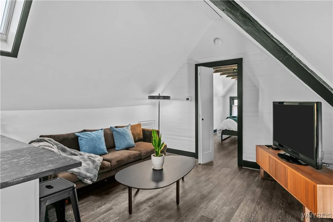 58 Cottage Street 3, Buffalo, New York 14201, Buffalo, New York 14201, 1 Bedroom Bedrooms, 2 Rooms Rooms,1 BathroomBathrooms,Residential Lease,For Rent,58 Cottage Street 3, Buffalo, New York 14201,B1623687