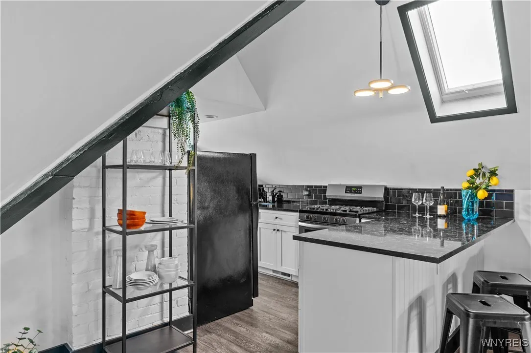 58 Cottage Street 3, Buffalo, New York 14201, Buffalo, New York 14201, 1 Bedroom Bedrooms, 2 Rooms Rooms,1 BathroomBathrooms,Residential Lease,For Rent,58 Cottage Street 3, Buffalo, New York 14201,B1623687