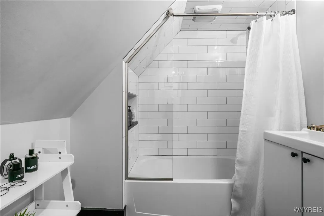 58 Cottage Street 3, Buffalo, New York 14201, Buffalo, New York 14201, 1 Bedroom Bedrooms, 2 Rooms Rooms,1 BathroomBathrooms,Residential Lease,For Rent,58 Cottage Street 3, Buffalo, New York 14201,B1623687