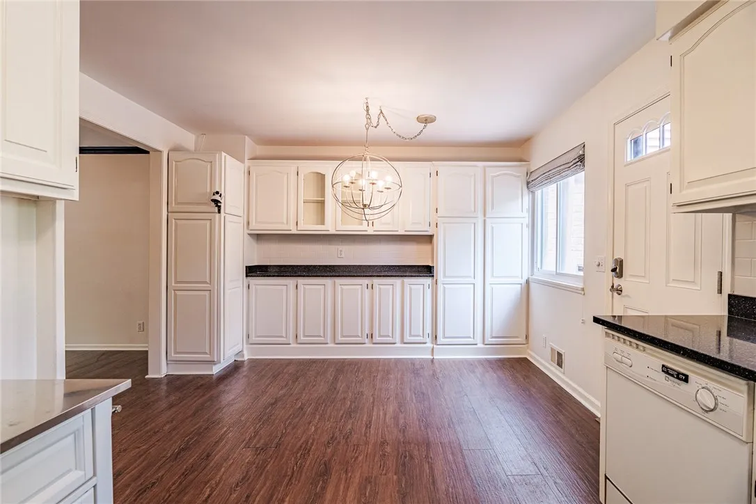 436 Surrey Hill, Henrietta, New York 14623, Henrietta, New York 14623, 2 Bedrooms Bedrooms, 5 Rooms Rooms,1 BathroomBathrooms,Residential,For Sale,436 Surrey Hill, Henrietta, New York 14623,R1621304