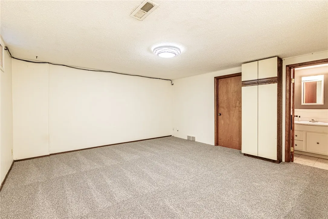 436 Surrey Hill, Henrietta, New York 14623, Henrietta, New York 14623, 2 Bedrooms Bedrooms, 5 Rooms Rooms,1 BathroomBathrooms,Residential,For Sale,436 Surrey Hill, Henrietta, New York 14623,R1621304