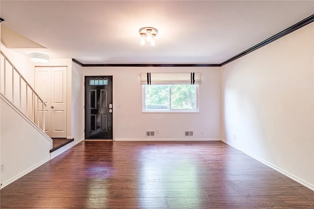 436 Surrey Hill, Henrietta, New York 14623, Henrietta, New York 14623, 2 Bedrooms Bedrooms, 5 Rooms Rooms,1 BathroomBathrooms,Residential,For Sale,436 Surrey Hill, Henrietta, New York 14623,R1621304