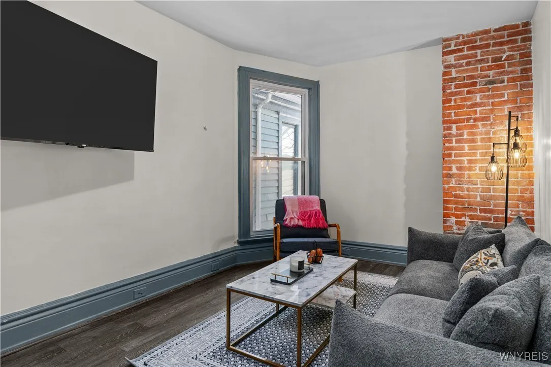 58 Cottage Street 2, Buffalo, New York 14201, Buffalo, New York 14201, 2 Bedrooms Bedrooms, 4 Rooms Rooms,1 BathroomBathrooms,Residential Lease,For Rent,58 Cottage Street 2, Buffalo, New York 14201,B1623694