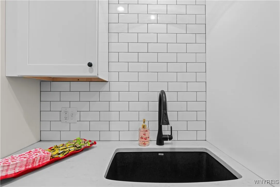 58 Cottage Street 2, Buffalo, New York 14201, Buffalo, New York 14201, 2 Bedrooms Bedrooms, 4 Rooms Rooms,1 BathroomBathrooms,Residential Lease,For Rent,58 Cottage Street 2, Buffalo, New York 14201,B1623694