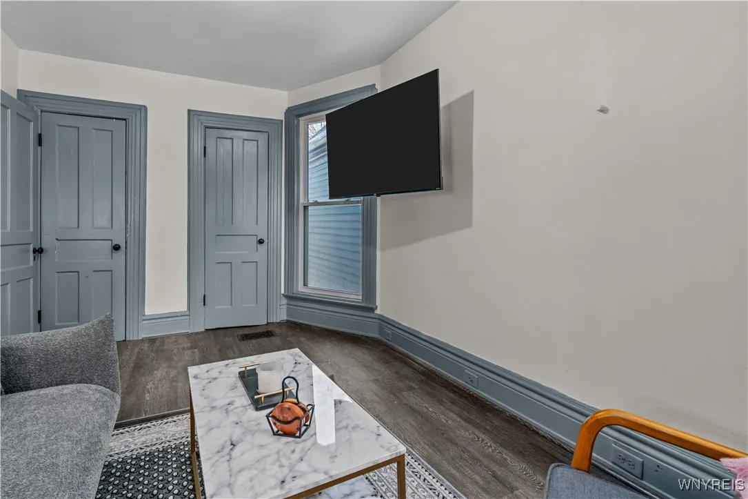 58 Cottage Street 2, Buffalo, New York 14201, Buffalo, New York 14201, 2 Bedrooms Bedrooms, 4 Rooms Rooms,1 BathroomBathrooms,Residential Lease,For Rent,58 Cottage Street 2, Buffalo, New York 14201,B1623694