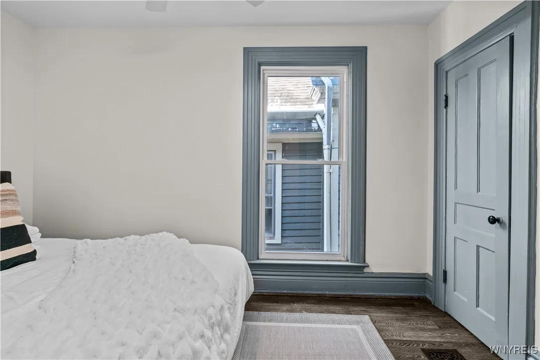 58 Cottage Street 2, Buffalo, New York 14201, Buffalo, New York 14201, 2 Bedrooms Bedrooms, 4 Rooms Rooms,1 BathroomBathrooms,Residential Lease,For Rent,58 Cottage Street 2, Buffalo, New York 14201,B1623694