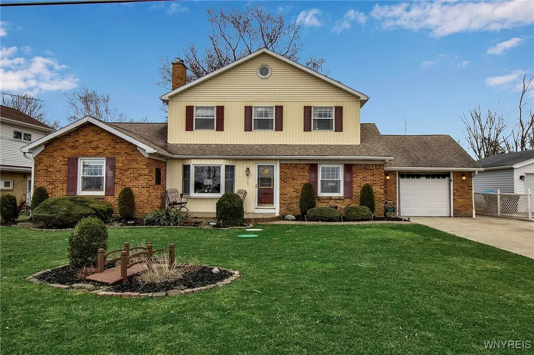 3703 West River Road, Grand Island, New York 14072, Grand Island, New York 14072, 3 Bedrooms Bedrooms, 6 Rooms Rooms,2 BathroomsBathrooms,Residential,For Sale,3703 West River Road, Grand Island, New York 14072,B1623505