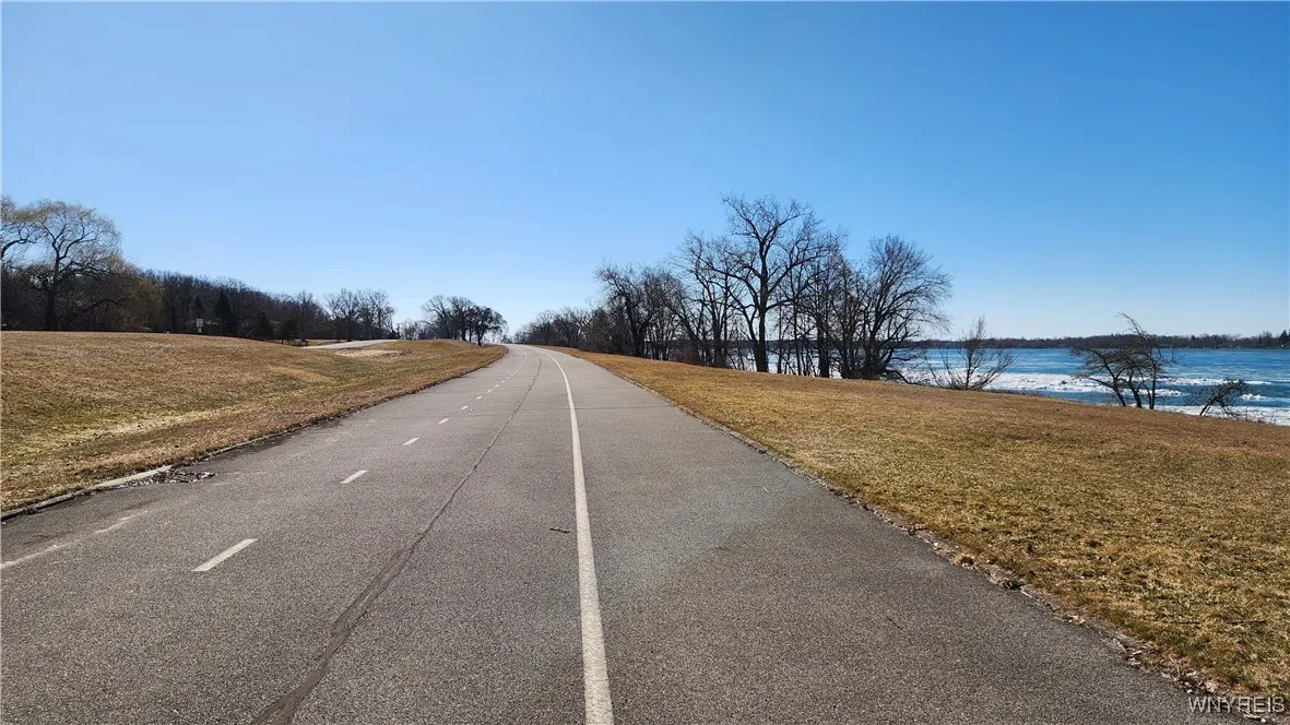 Walking/biking path along Riverfront