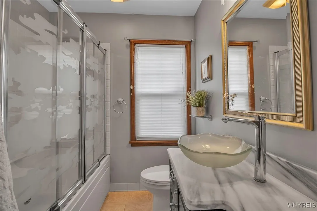 1st floor bathroom