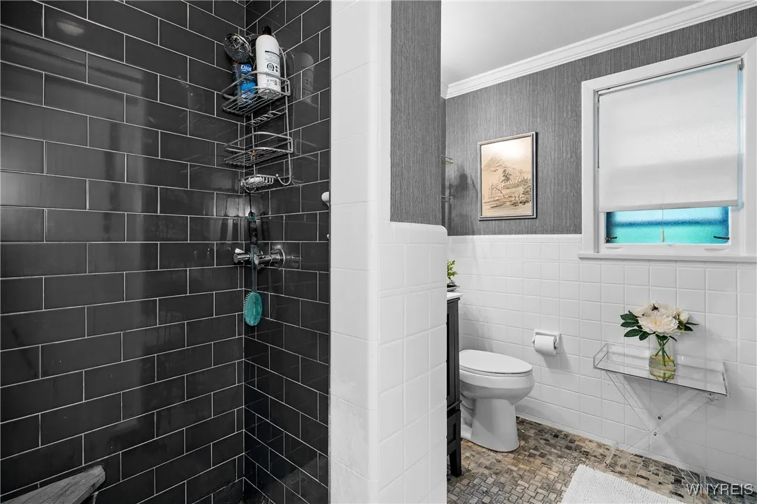 12 Henley Road, Buffalo, New York 14216, Buffalo, New York 14216, 4 Bedrooms Bedrooms, 8 Rooms Rooms,1 BathroomBathrooms,Residential,For Sale,12 Henley Road, Buffalo, New York 14216,B1622411