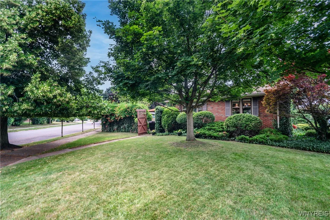 12 Henley Road, Buffalo, New York 14216, Buffalo, New York 14216, 4 Bedrooms Bedrooms, 8 Rooms Rooms,1 BathroomBathrooms,Residential,For Sale,12 Henley Road, Buffalo, New York 14216,B1622411