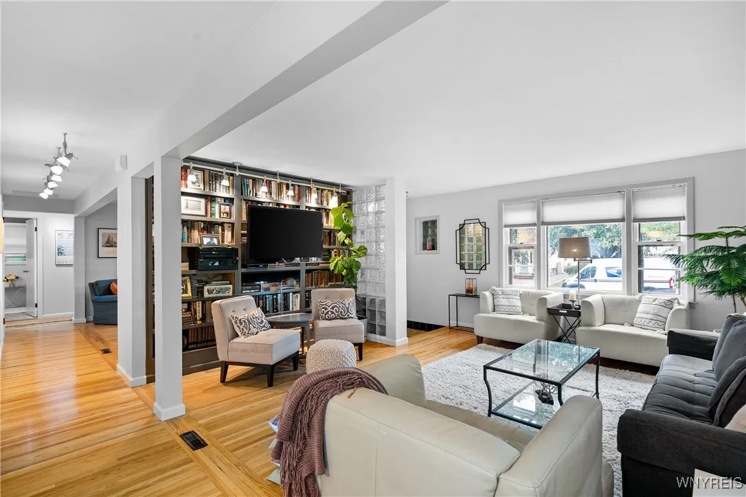 12 Henley Road, Buffalo, New York 14216, Buffalo, New York 14216, 4 Bedrooms Bedrooms, 8 Rooms Rooms,1 BathroomBathrooms,Residential,For Sale,12 Henley Road, Buffalo, New York 14216,B1622411