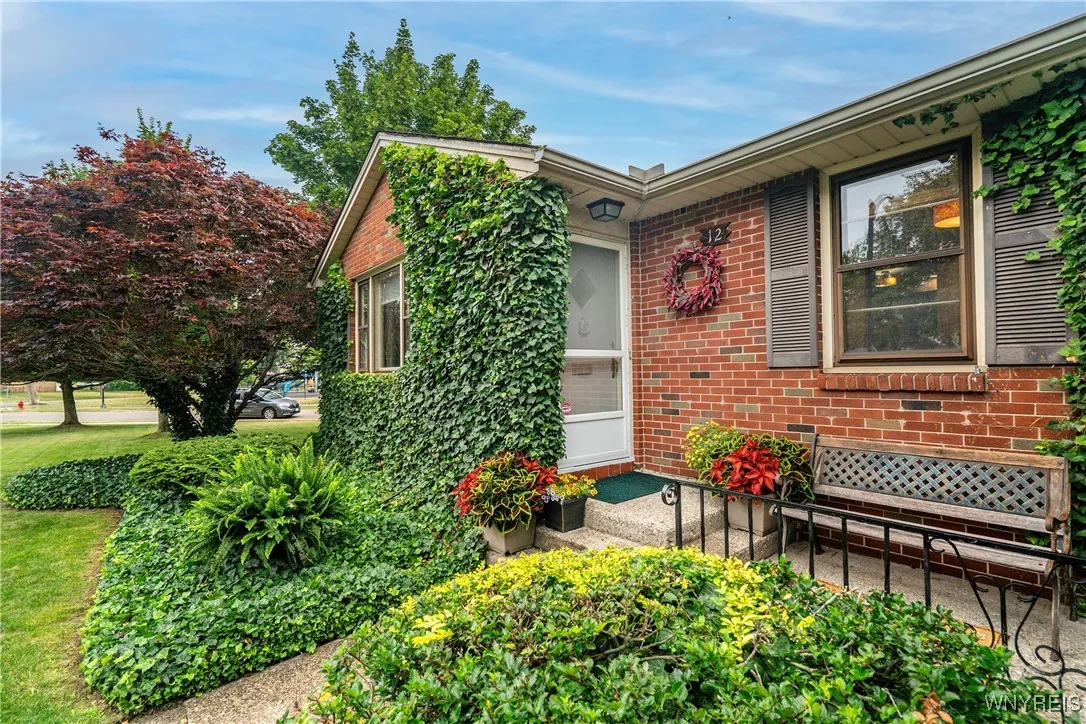 12 Henley Road, Buffalo, New York 14216, Buffalo, New York 14216, 4 Bedrooms Bedrooms, 8 Rooms Rooms,1 BathroomBathrooms,Residential,For Sale,12 Henley Road, Buffalo, New York 14216,B1622411