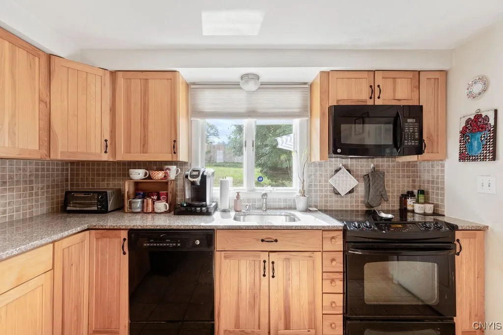 127 Wolcott Terrace, Syracuse, New York 13207, Syracuse, New York 13207, 3 Bedrooms Bedrooms, 7 Rooms Rooms,2 BathroomsBathrooms,Residential,Closed,127 Wolcott Terrace, Syracuse, New York 13207,0,S1623350