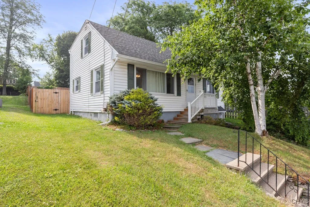 127 Wolcott Terrace, Syracuse, New York 13207, Syracuse, New York 13207, 3 Bedrooms Bedrooms, 7 Rooms Rooms,2 BathroomsBathrooms,Residential,Closed,127 Wolcott Terrace, Syracuse, New York 13207,0,S1623350