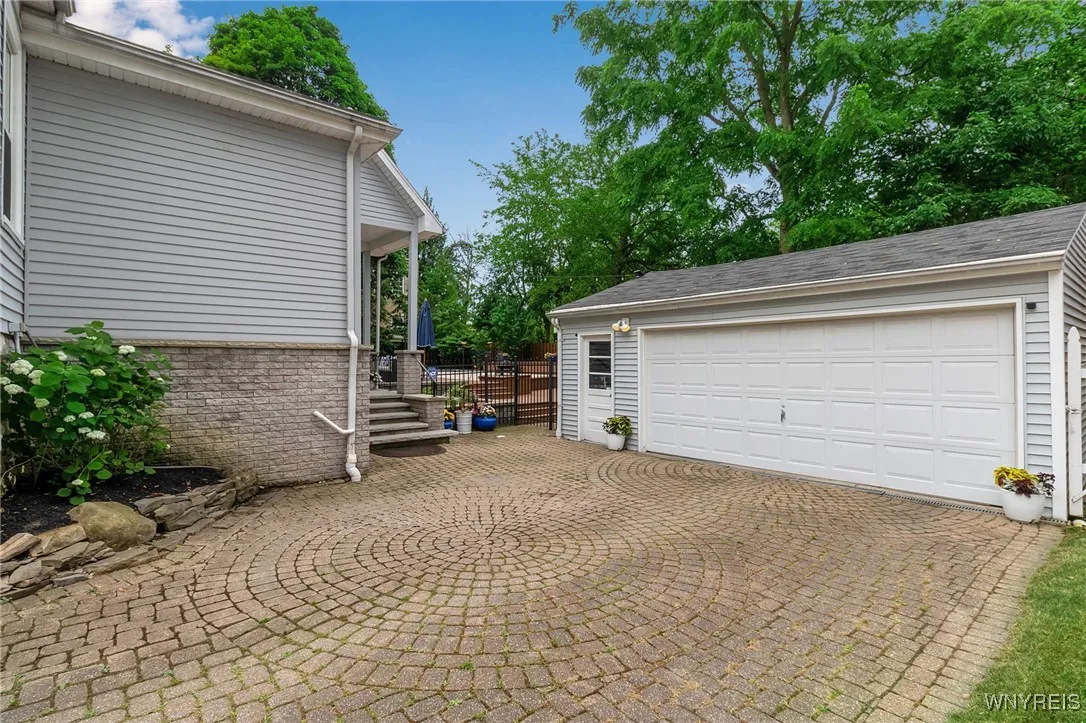 40 Westfield Rd, Amherst, New York 14226, Amherst, New York 14226, 5 Bedrooms Bedrooms, 11 Rooms Rooms,3 BathroomsBathrooms,Residential,For Sale,40 Westfield Rd, Amherst, New York 14226,B1623501