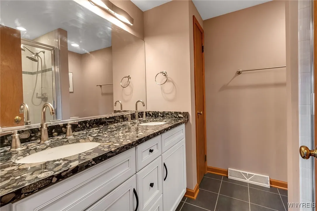 8 Hummingbird Lane, Amherst, New York 14228, Amherst, New York 14228, 4 Bedrooms Bedrooms, 9 Rooms Rooms,2 BathroomsBathrooms,Residential,For Sale,8 Hummingbird Lane, Amherst, New York 14228,B1622050