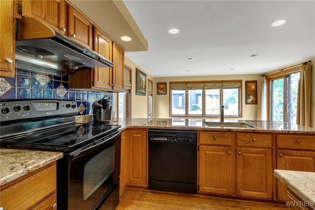 8 Hummingbird Lane, Amherst, New York 14228, Amherst, New York 14228, 4 Bedrooms Bedrooms, 9 Rooms Rooms,2 BathroomsBathrooms,Residential,For Sale,8 Hummingbird Lane, Amherst, New York 14228,B1622050