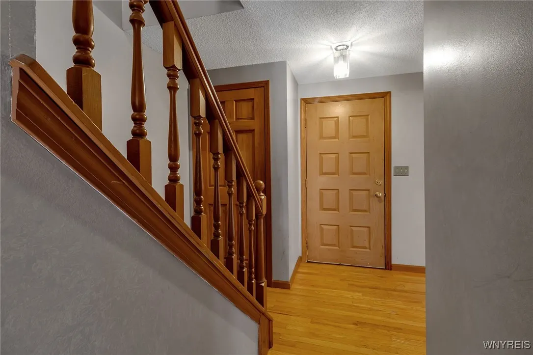 8 Hummingbird Lane, Amherst, New York 14228, Amherst, New York 14228, 4 Bedrooms Bedrooms, 9 Rooms Rooms,2 BathroomsBathrooms,Residential,For Sale,8 Hummingbird Lane, Amherst, New York 14228,B1622050