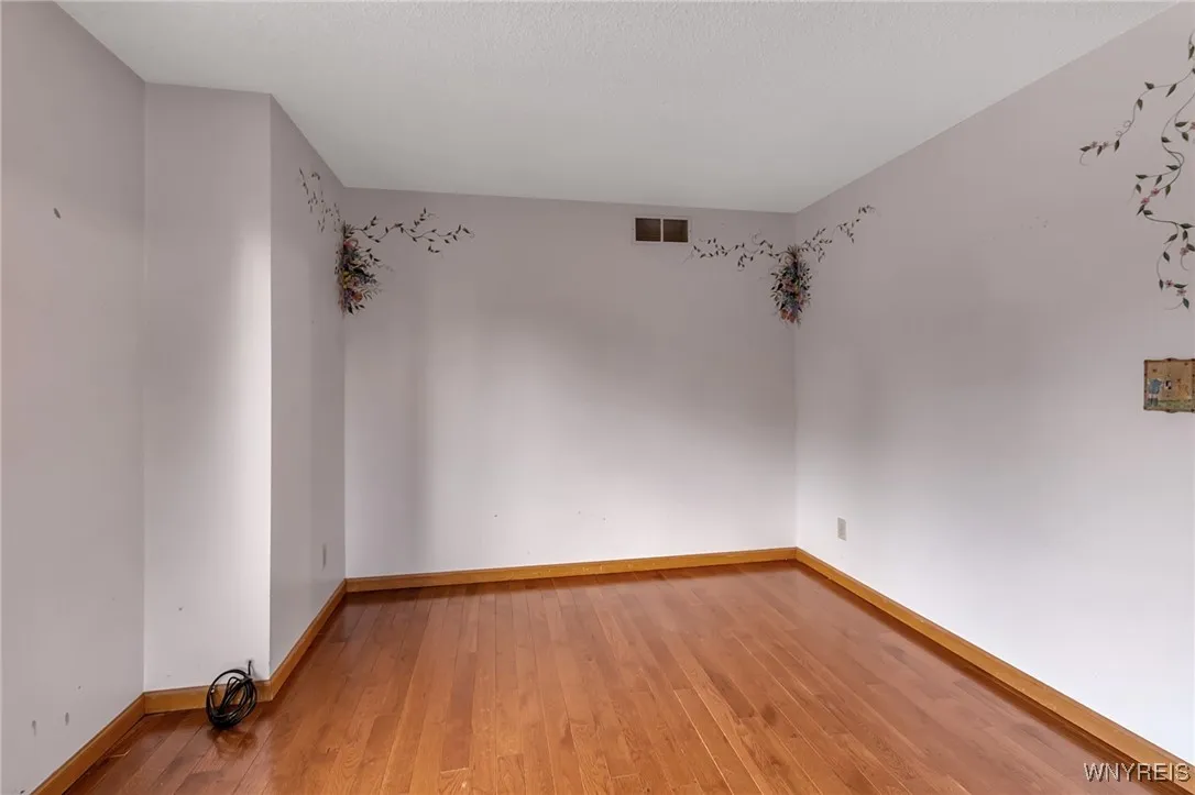 8 Hummingbird Lane, Amherst, New York 14228, Amherst, New York 14228, 4 Bedrooms Bedrooms, 9 Rooms Rooms,2 BathroomsBathrooms,Residential,For Sale,8 Hummingbird Lane, Amherst, New York 14228,B1622050