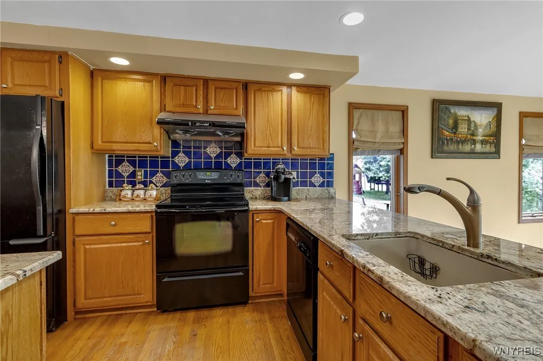 8 Hummingbird Lane, Amherst, New York 14228, Amherst, New York 14228, 4 Bedrooms Bedrooms, 9 Rooms Rooms,2 BathroomsBathrooms,Residential,For Sale,8 Hummingbird Lane, Amherst, New York 14228,B1622050