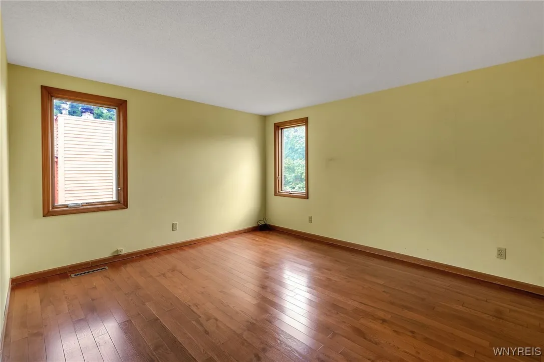 8 Hummingbird Lane, Amherst, New York 14228, Amherst, New York 14228, 4 Bedrooms Bedrooms, 9 Rooms Rooms,2 BathroomsBathrooms,Residential,For Sale,8 Hummingbird Lane, Amherst, New York 14228,B1622050