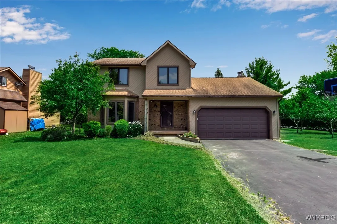 8 Hummingbird Lane, Amherst, New York 14228, Amherst, New York 14228, 4 Bedrooms Bedrooms, 9 Rooms Rooms,2 BathroomsBathrooms,Residential,For Sale,8 Hummingbird Lane, Amherst, New York 14228,B1622050