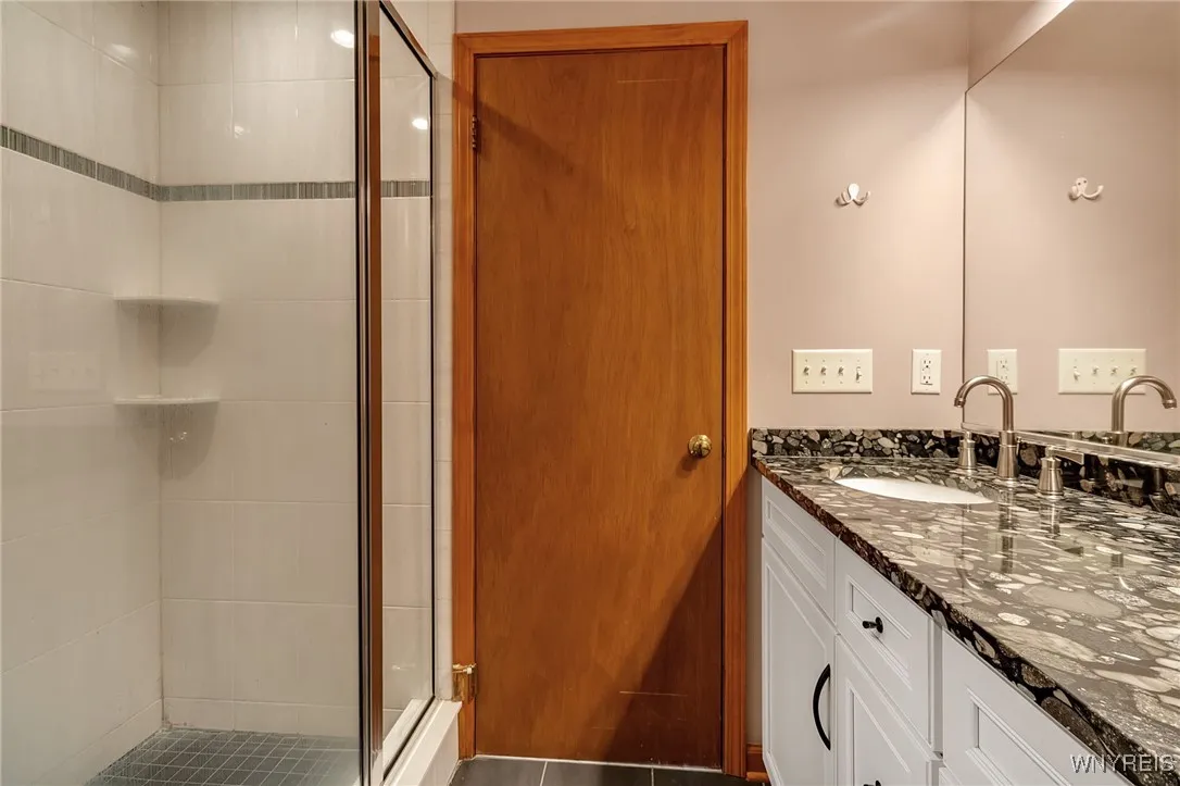 8 Hummingbird Lane, Amherst, New York 14228, Amherst, New York 14228, 4 Bedrooms Bedrooms, 9 Rooms Rooms,2 BathroomsBathrooms,Residential,For Sale,8 Hummingbird Lane, Amherst, New York 14228,B1622050