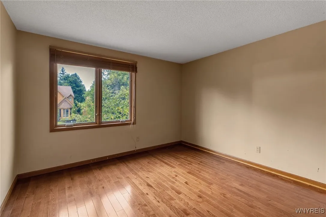 8 Hummingbird Lane, Amherst, New York 14228, Amherst, New York 14228, 4 Bedrooms Bedrooms, 9 Rooms Rooms,2 BathroomsBathrooms,Residential,For Sale,8 Hummingbird Lane, Amherst, New York 14228,B1622050