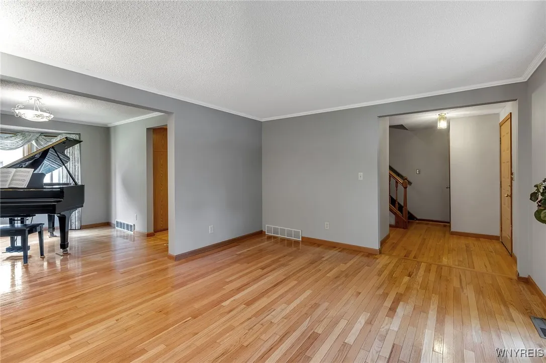 8 Hummingbird Lane, Amherst, New York 14228, Amherst, New York 14228, 4 Bedrooms Bedrooms, 9 Rooms Rooms,2 BathroomsBathrooms,Residential,For Sale,8 Hummingbird Lane, Amherst, New York 14228,B1622050