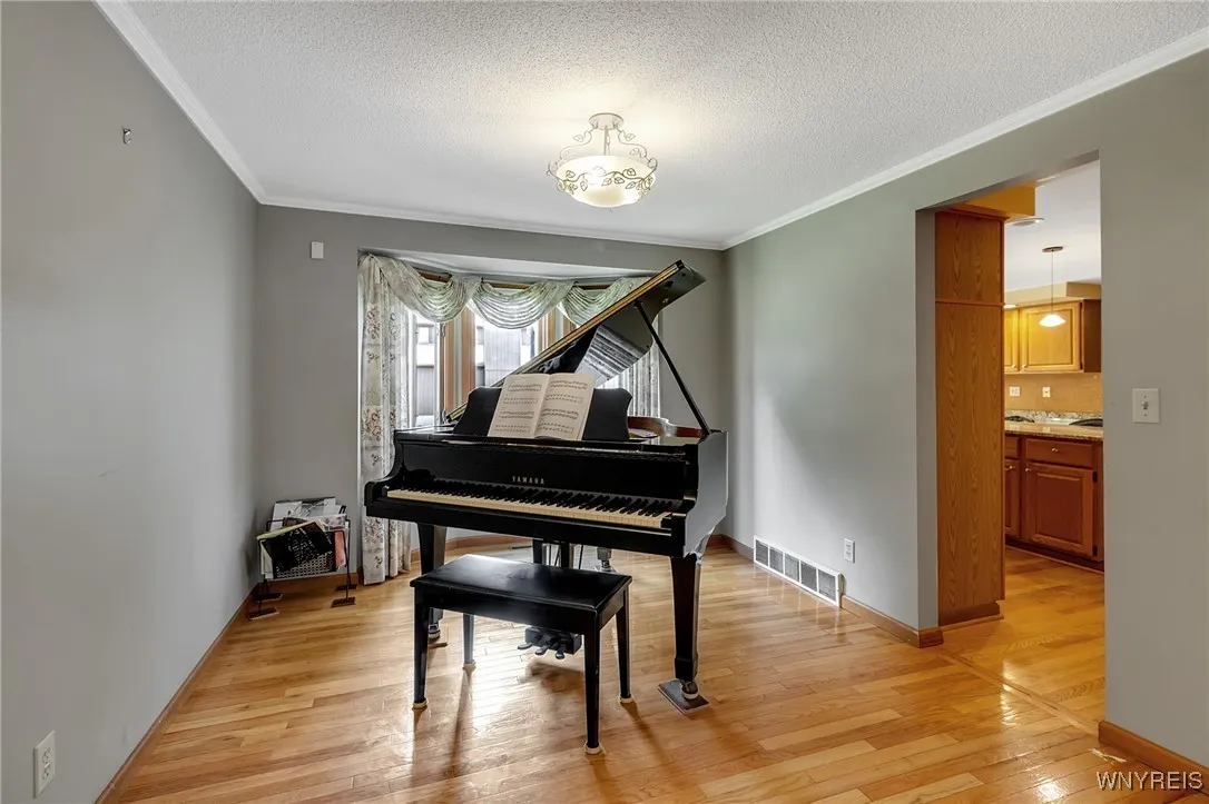 8 Hummingbird Lane, Amherst, New York 14228, Amherst, New York 14228, 4 Bedrooms Bedrooms, 9 Rooms Rooms,2 BathroomsBathrooms,Residential,For Sale,8 Hummingbird Lane, Amherst, New York 14228,B1622050