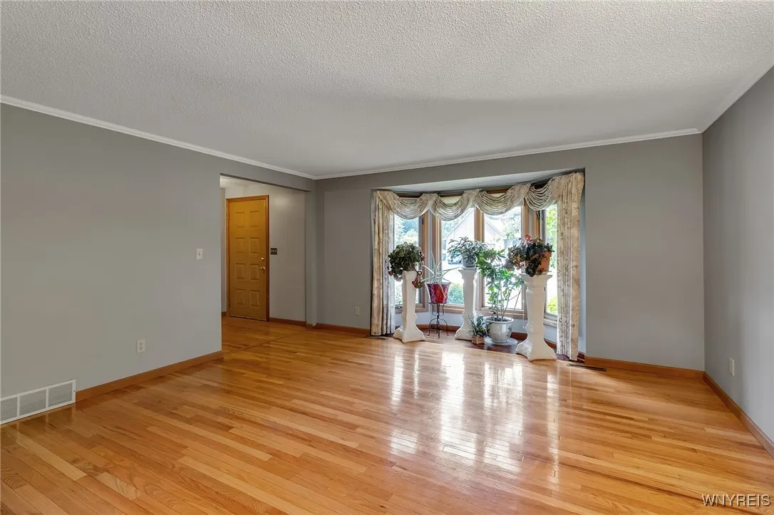 8 Hummingbird Lane, Amherst, New York 14228, Amherst, New York 14228, 4 Bedrooms Bedrooms, 9 Rooms Rooms,2 BathroomsBathrooms,Residential,For Sale,8 Hummingbird Lane, Amherst, New York 14228,B1622050