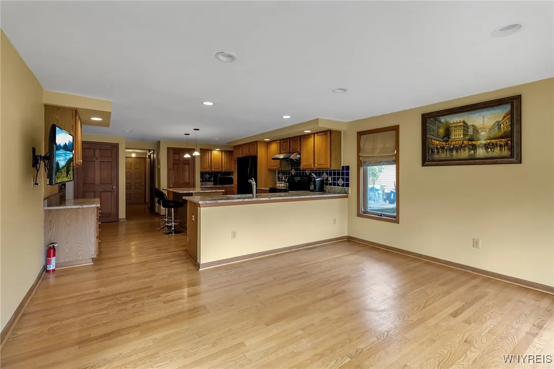 8 Hummingbird Lane, Amherst, New York 14228, Amherst, New York 14228, 4 Bedrooms Bedrooms, 9 Rooms Rooms,2 BathroomsBathrooms,Residential,For Sale,8 Hummingbird Lane, Amherst, New York 14228,B1622050