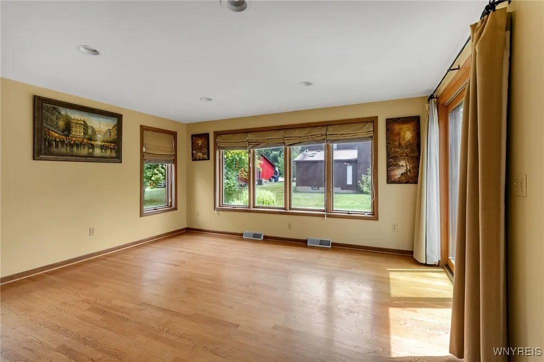 8 Hummingbird Lane, Amherst, New York 14228, Amherst, New York 14228, 4 Bedrooms Bedrooms, 9 Rooms Rooms,2 BathroomsBathrooms,Residential,For Sale,8 Hummingbird Lane, Amherst, New York 14228,B1622050
