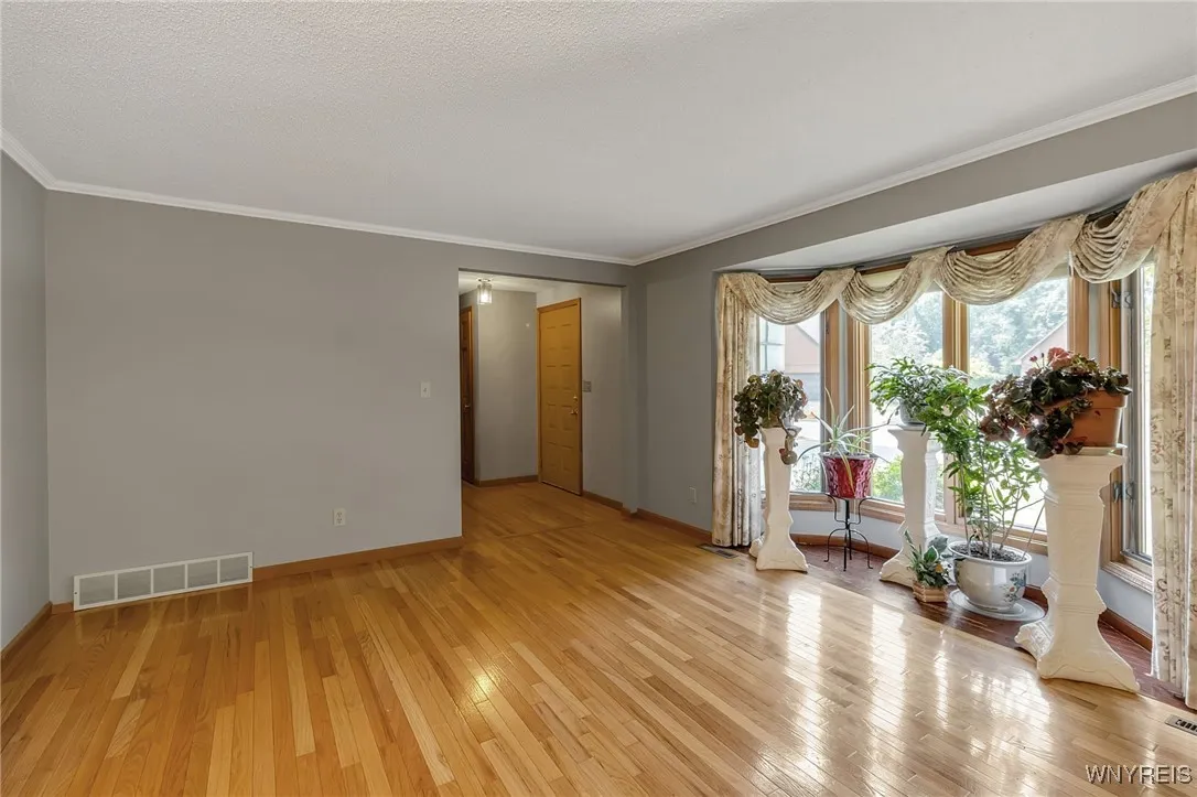 8 Hummingbird Lane, Amherst, New York 14228, Amherst, New York 14228, 4 Bedrooms Bedrooms, 9 Rooms Rooms,2 BathroomsBathrooms,Residential,For Sale,8 Hummingbird Lane, Amherst, New York 14228,B1622050