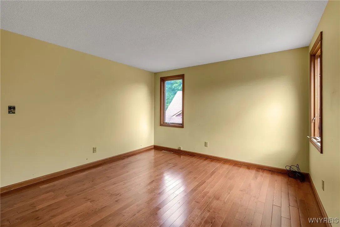 8 Hummingbird Lane, Amherst, New York 14228, Amherst, New York 14228, 4 Bedrooms Bedrooms, 9 Rooms Rooms,2 BathroomsBathrooms,Residential,For Sale,8 Hummingbird Lane, Amherst, New York 14228,B1622050