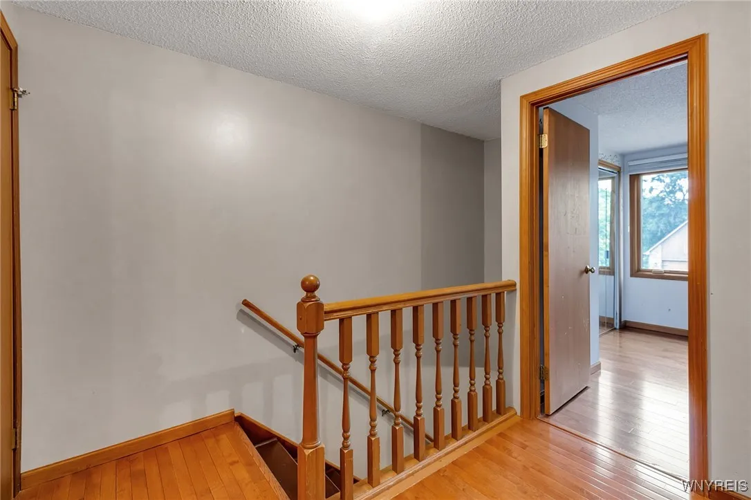 8 Hummingbird Lane, Amherst, New York 14228, Amherst, New York 14228, 4 Bedrooms Bedrooms, 9 Rooms Rooms,2 BathroomsBathrooms,Residential,For Sale,8 Hummingbird Lane, Amherst, New York 14228,B1622050
