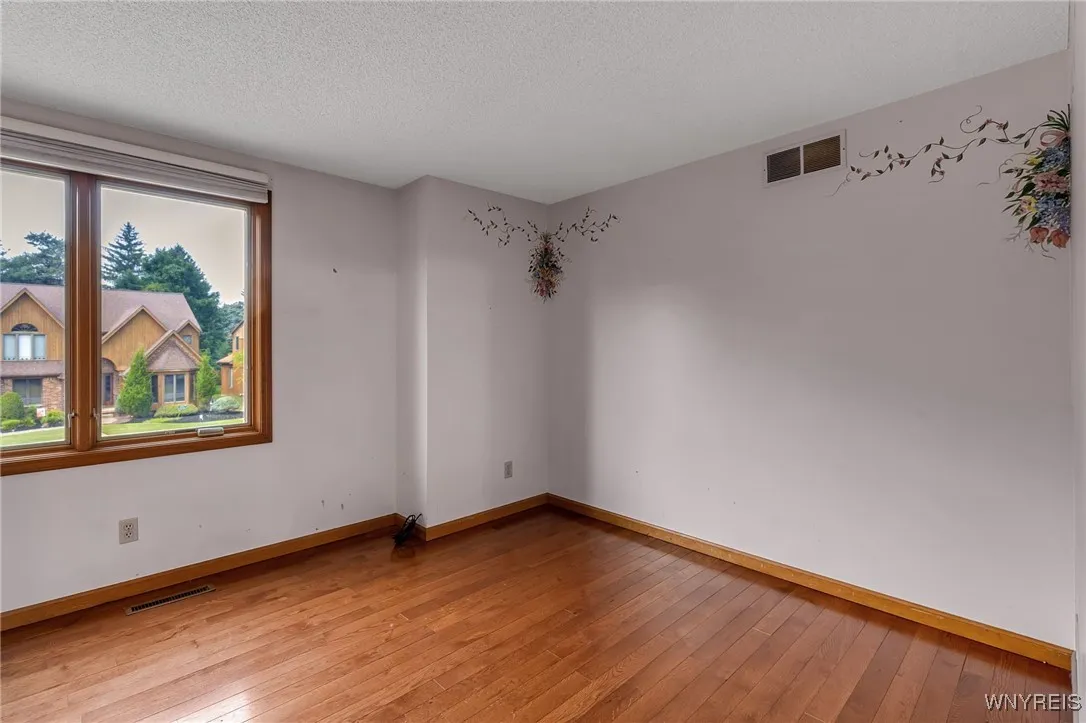 8 Hummingbird Lane, Amherst, New York 14228, Amherst, New York 14228, 4 Bedrooms Bedrooms, 9 Rooms Rooms,2 BathroomsBathrooms,Residential,For Sale,8 Hummingbird Lane, Amherst, New York 14228,B1622050