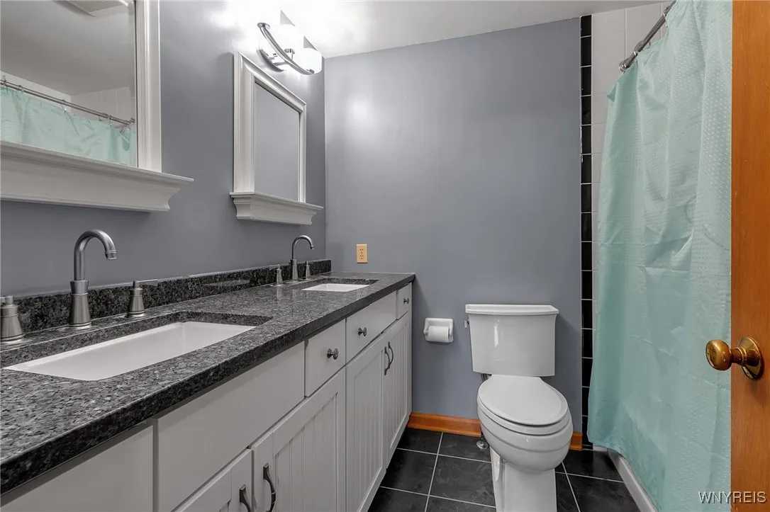 8 Hummingbird Lane, Amherst, New York 14228, Amherst, New York 14228, 4 Bedrooms Bedrooms, 9 Rooms Rooms,2 BathroomsBathrooms,Residential,For Sale,8 Hummingbird Lane, Amherst, New York 14228,B1622050
