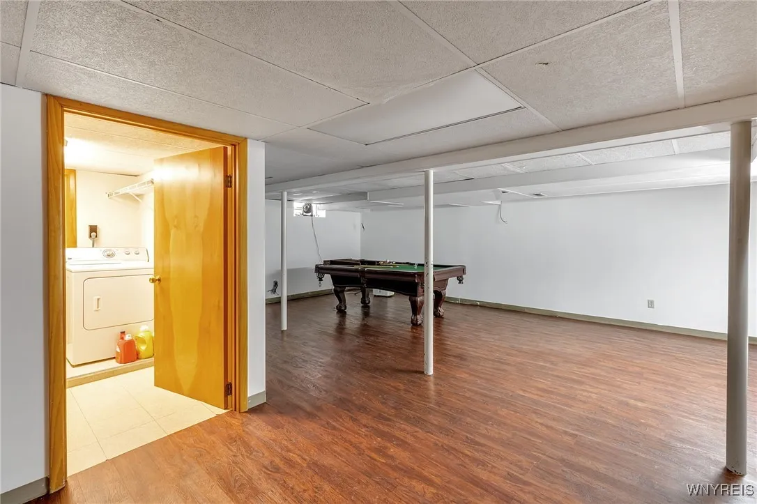 8 Hummingbird Lane, Amherst, New York 14228, Amherst, New York 14228, 4 Bedrooms Bedrooms, 9 Rooms Rooms,2 BathroomsBathrooms,Residential,For Sale,8 Hummingbird Lane, Amherst, New York 14228,B1622050
