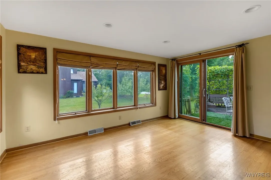 8 Hummingbird Lane, Amherst, New York 14228, Amherst, New York 14228, 4 Bedrooms Bedrooms, 9 Rooms Rooms,2 BathroomsBathrooms,Residential,For Sale,8 Hummingbird Lane, Amherst, New York 14228,B1622050