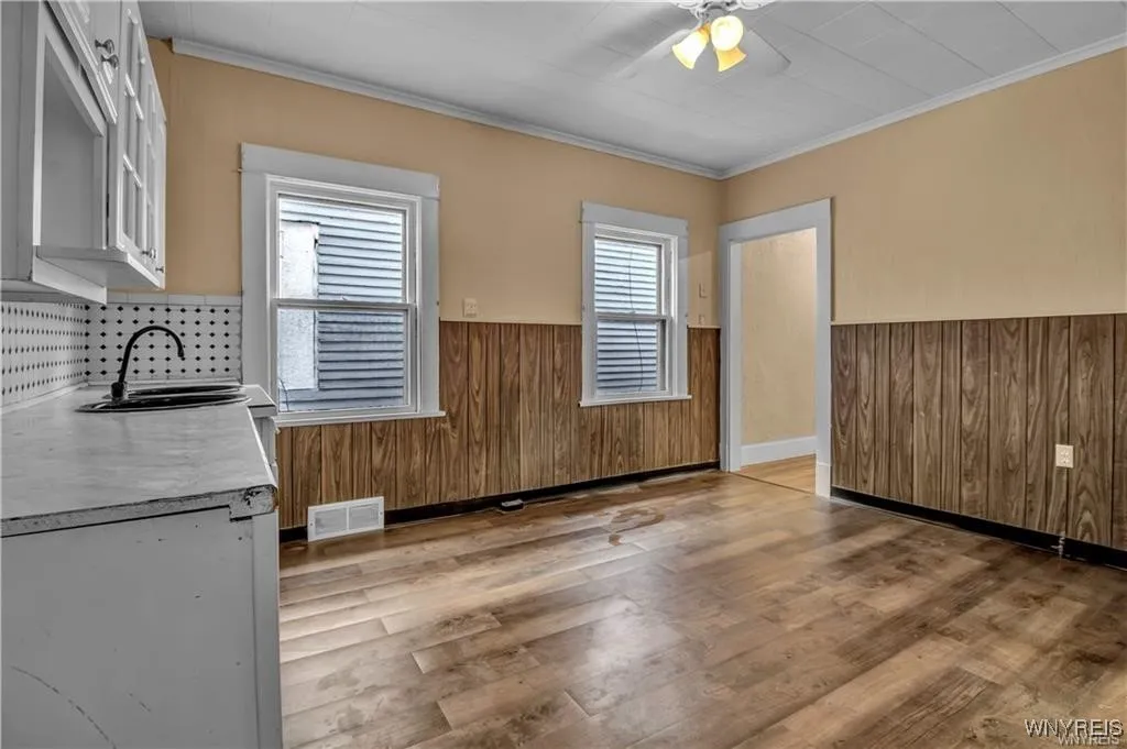 72 Remoleno Street, Buffalo, New York 14220, Buffalo, New York 14220, 6 Bedrooms Bedrooms, ,2 BathroomsBathrooms,Residential,For Sale,72 Remoleno Street, Buffalo, New York 14220,B1623716