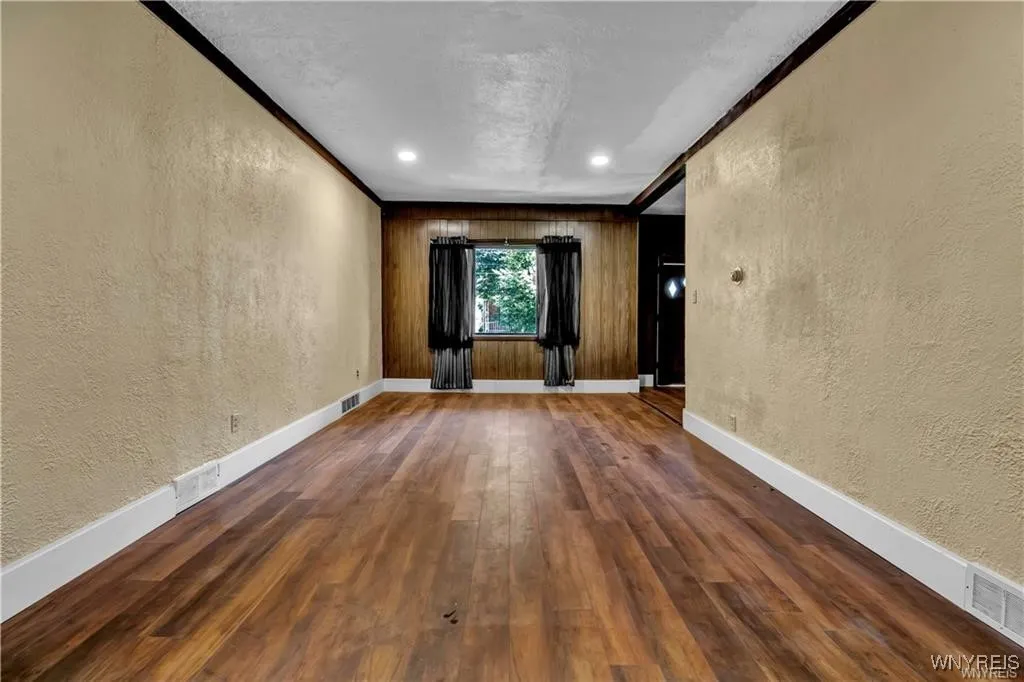 72 Remoleno Street, Buffalo, New York 14220, Buffalo, New York 14220, 6 Bedrooms Bedrooms, ,2 BathroomsBathrooms,Residential,For Sale,72 Remoleno Street, Buffalo, New York 14220,B1623716