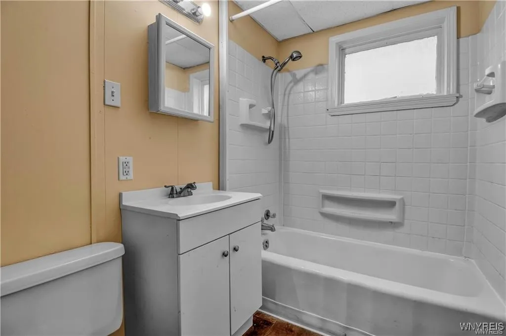 72 Remoleno Street, Buffalo, New York 14220, Buffalo, New York 14220, 6 Bedrooms Bedrooms, ,2 BathroomsBathrooms,Residential,For Sale,72 Remoleno Street, Buffalo, New York 14220,B1623716