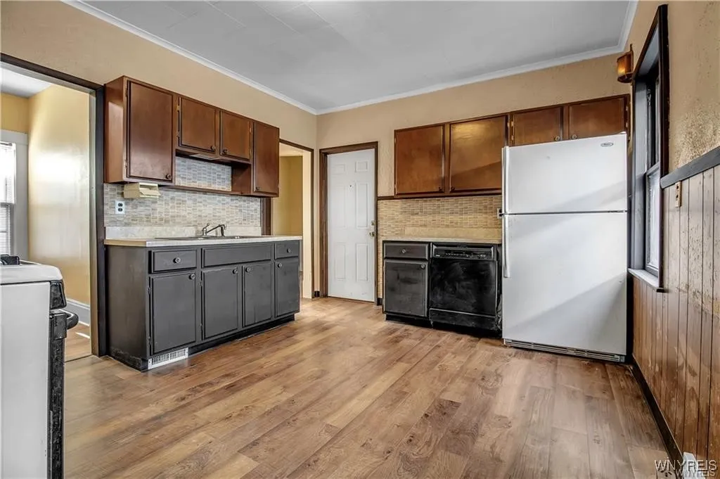 72 Remoleno Street, Buffalo, New York 14220, Buffalo, New York 14220, 6 Bedrooms Bedrooms, ,2 BathroomsBathrooms,Residential,For Sale,72 Remoleno Street, Buffalo, New York 14220,B1623716
